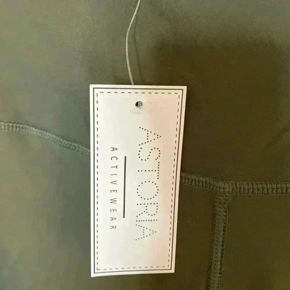 8. Astoria Activewear Olive Green Leggings XL NWT - Picture 3 of 5